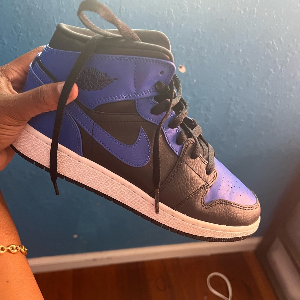 Blue Jordan 1s mid